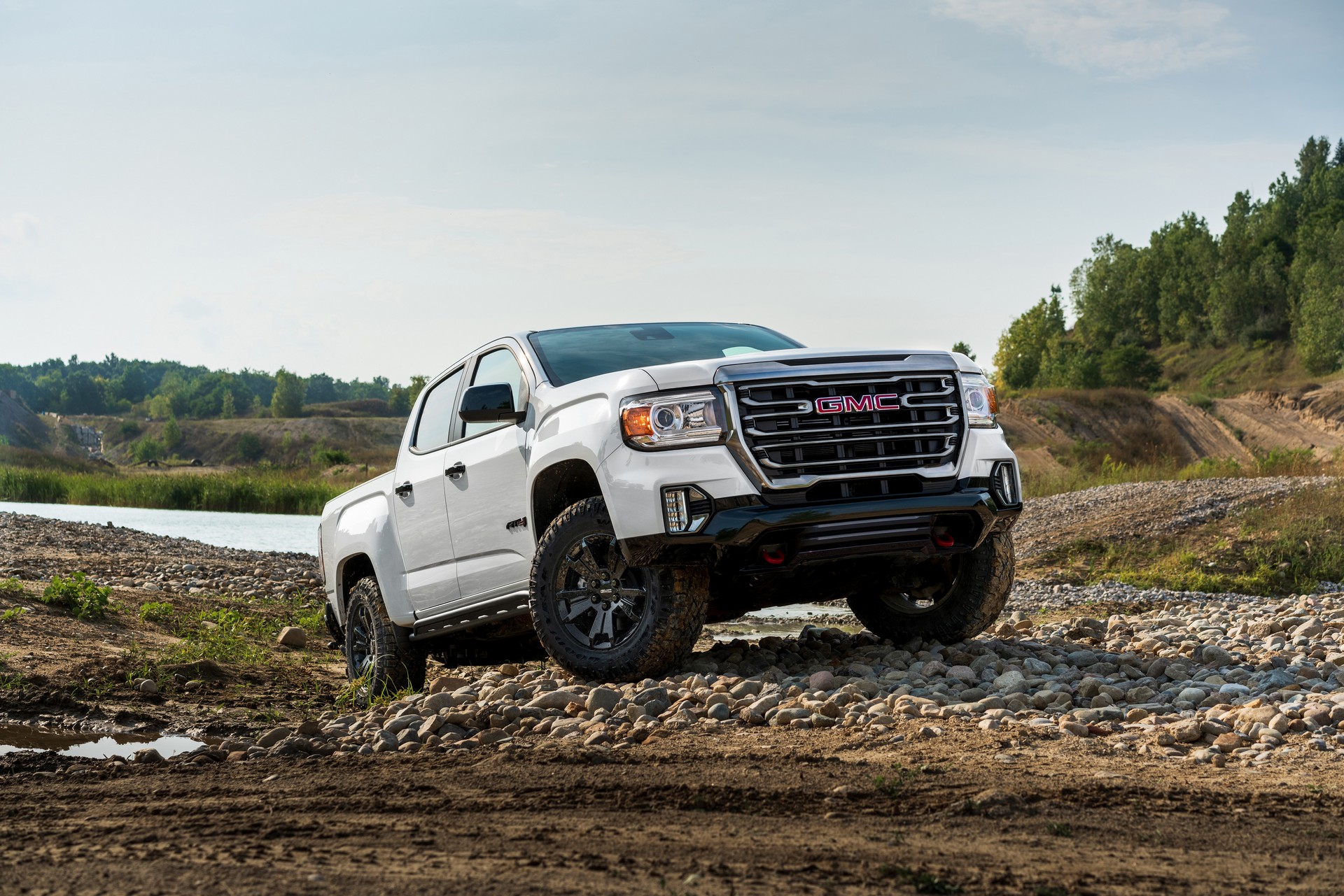 Download 2021 GMC Canyon AT4 Off-Road Performance Edition - Front Three-Quarter HD Wallpaper 1920x1281 #2