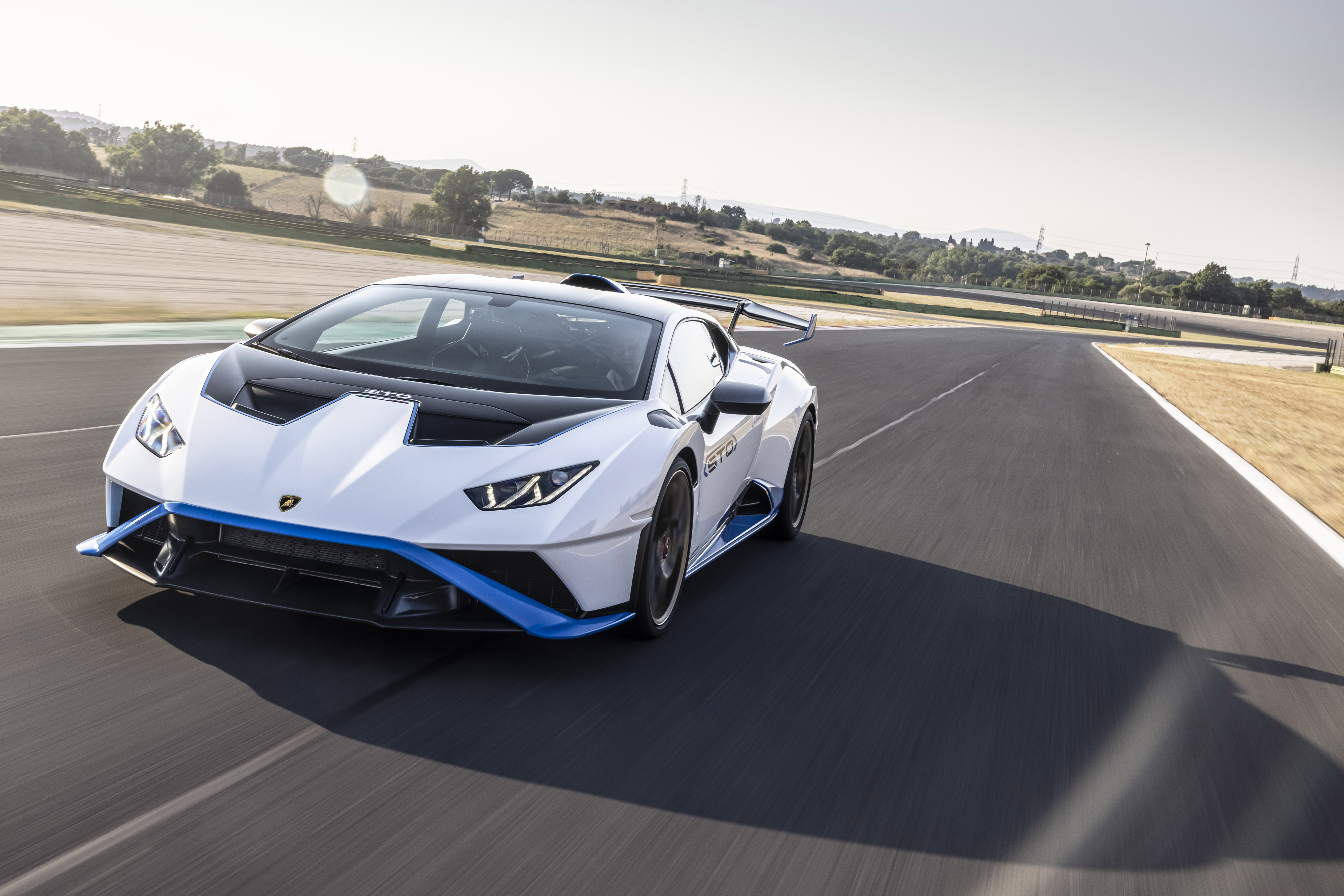 Download 2021 Lamborghini Huracán STO - Front Three-Quarter HD Wallpaper 6000x4002 #41