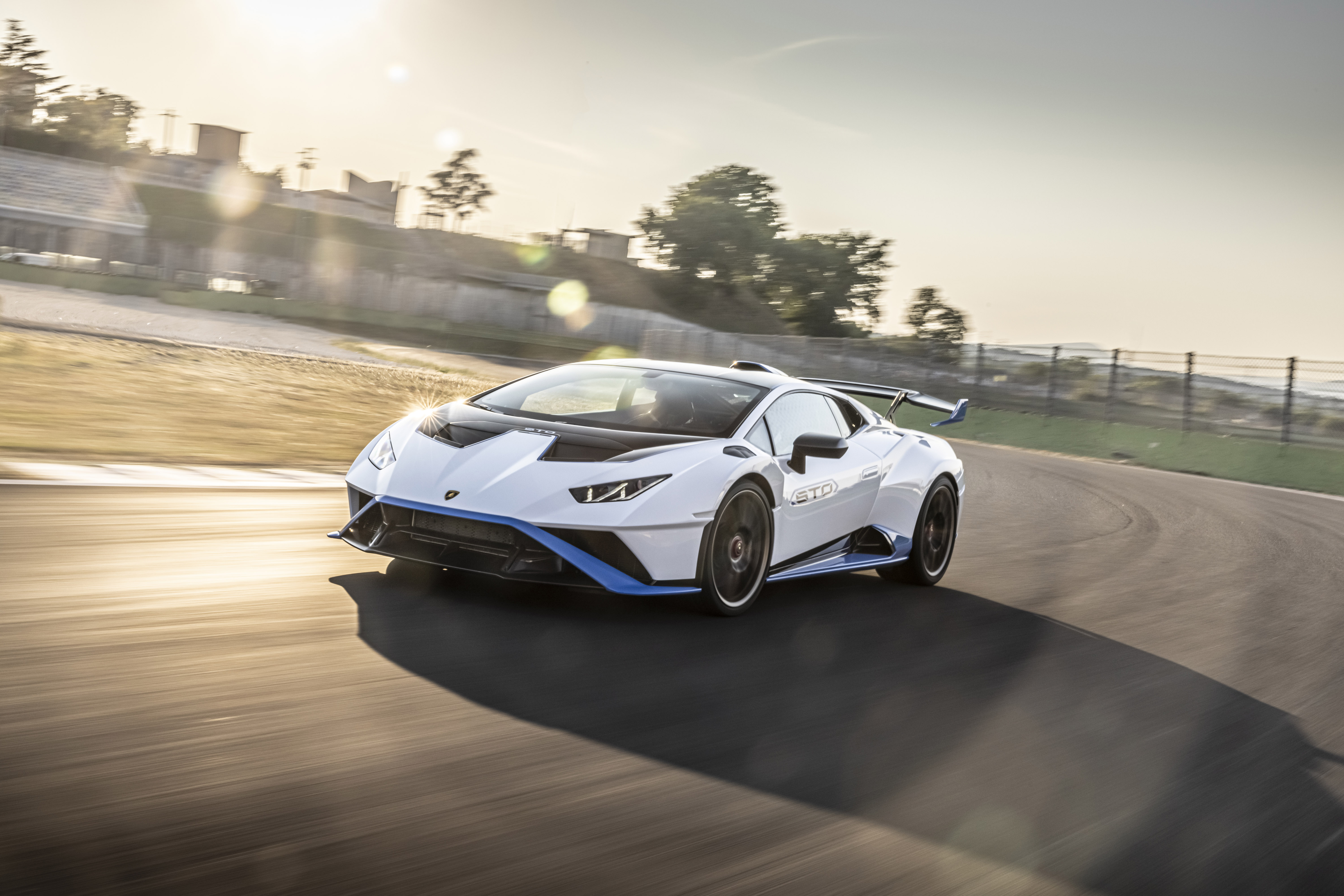 Download 2021 Lamborghini Huracán STO - Front Three-Quarter HD Wallpaper 6000x4002 #44