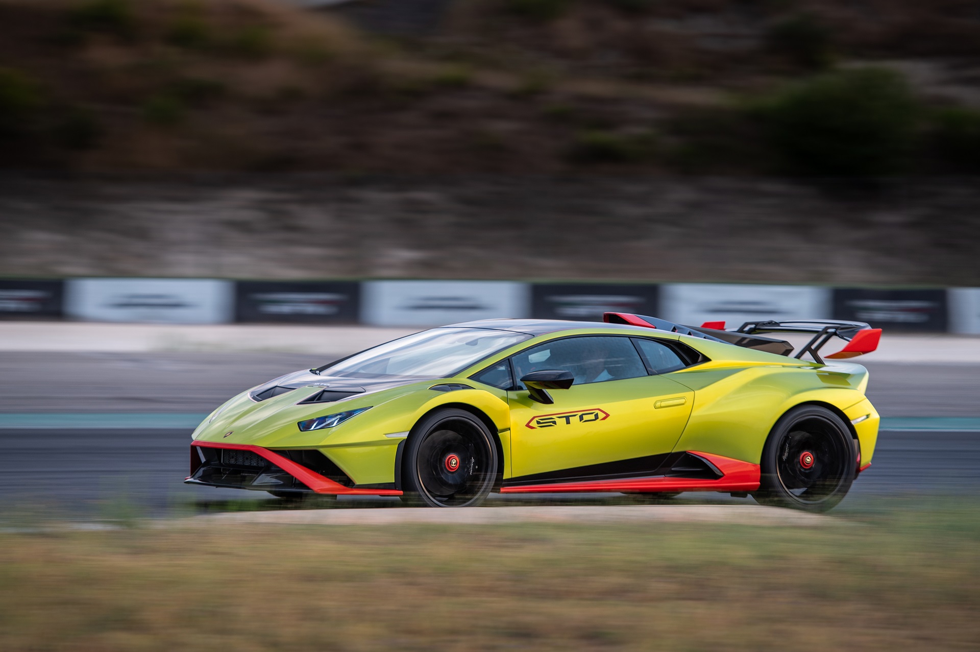 Download 2021 Lamborghini Huracán STO - Front Three-Quarter HD Wallpaper 1920x1277 #11