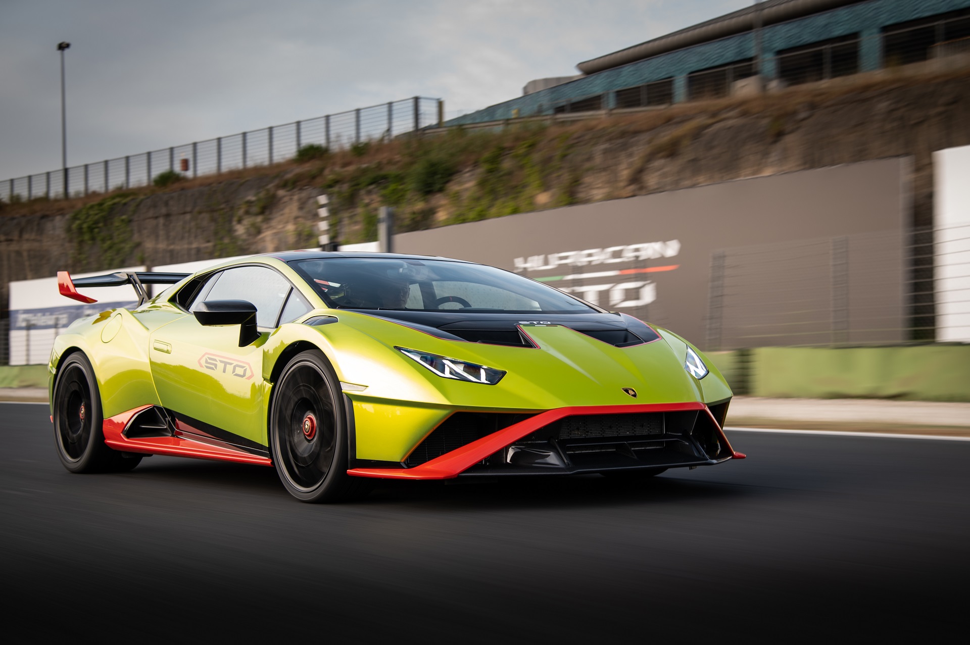 Download 2021 Lamborghini Huracán STO - Front HD Wallpaper 1920x1277 #7