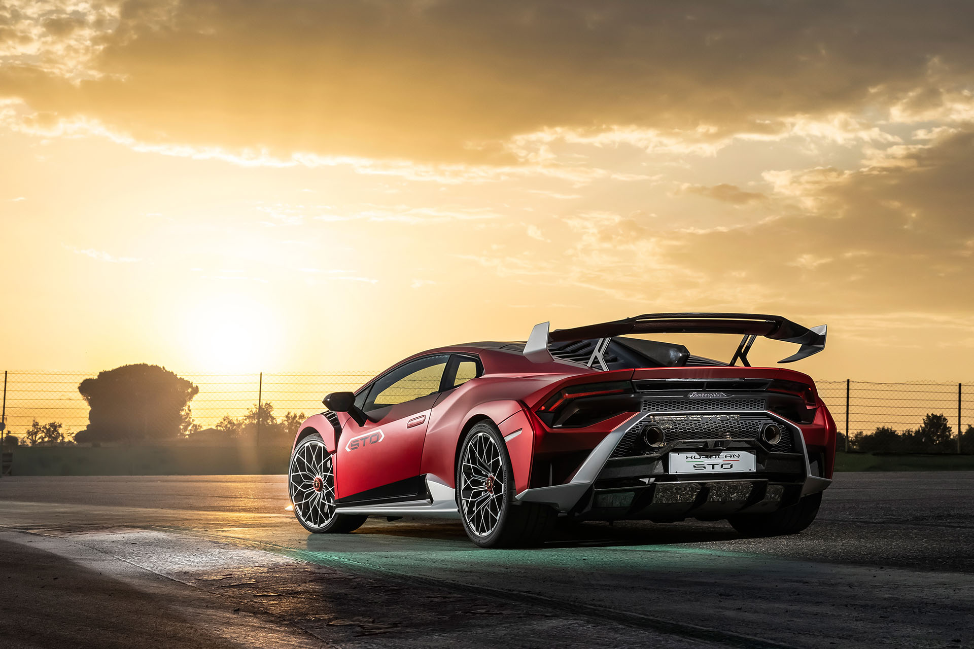 Download 2021 Lamborghini Huracán STO - Rear Three-Quarter HD Wallpaper 1920x1280 #28
