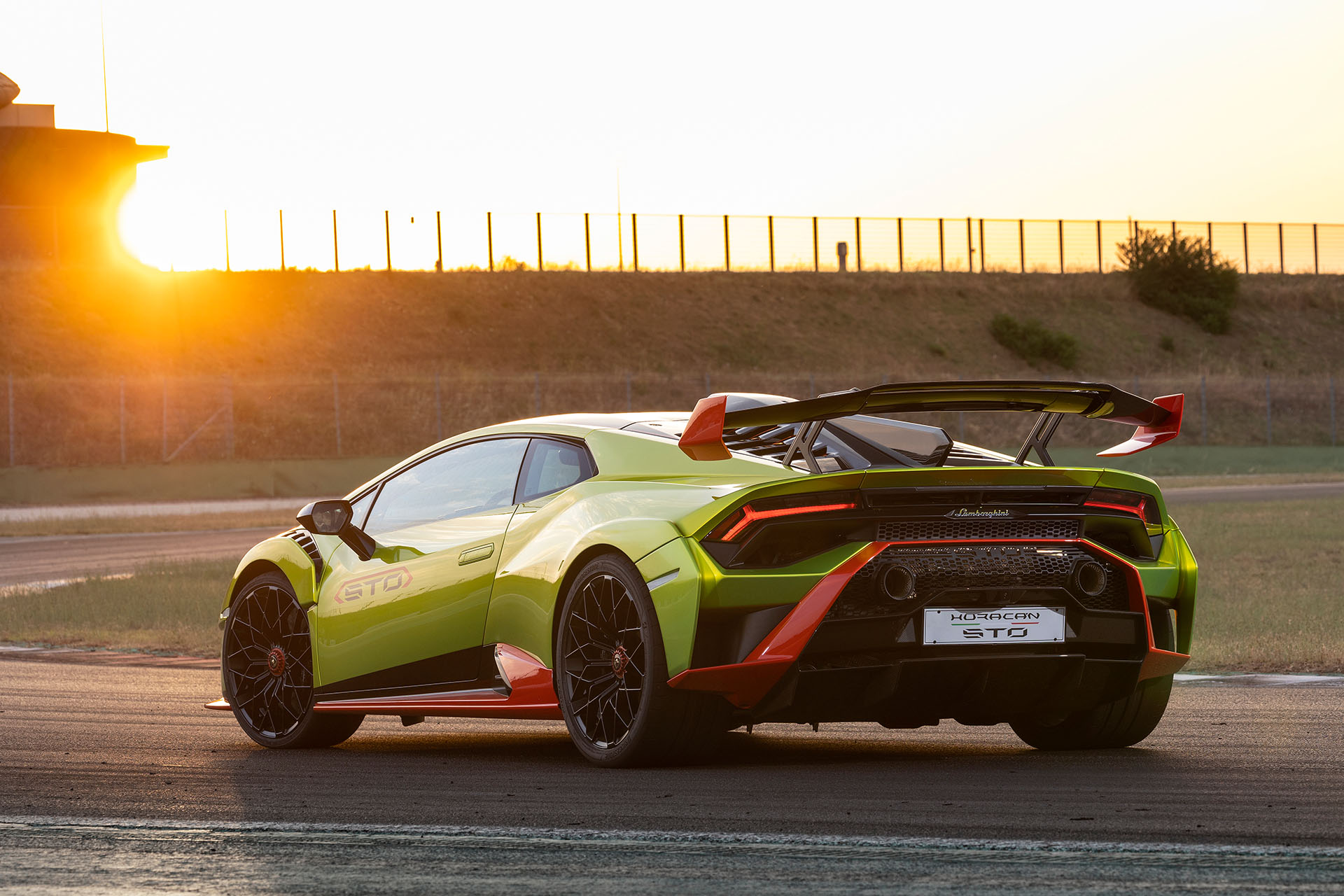 Download 2021 Lamborghini Huracán STO - Rear Three-Quarter HD Wallpaper 1920x1280 #16