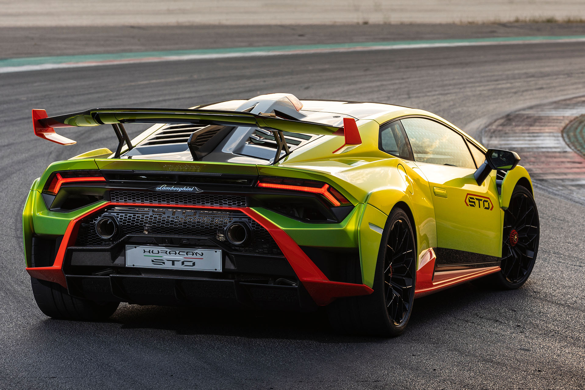 Download 2021 Lamborghini Huracán STO - Rear HD Wallpaper 1920x1280 #17