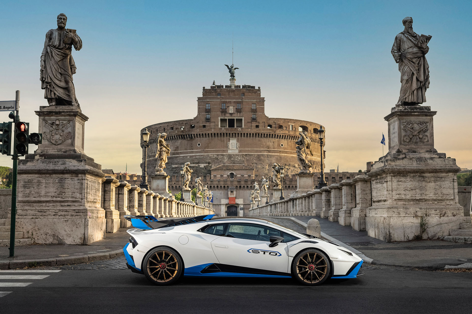 Download 2021 Lamborghini Huracán STO - Side HD Wallpaper 1920x1280 #58