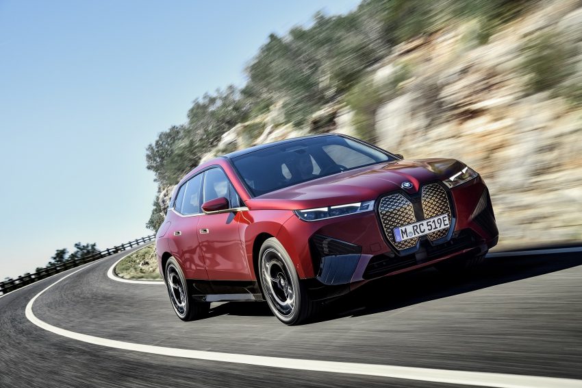 2022 BMW iX with Sport Package - Front Three-Quarter Wallpaper 850x566 #3