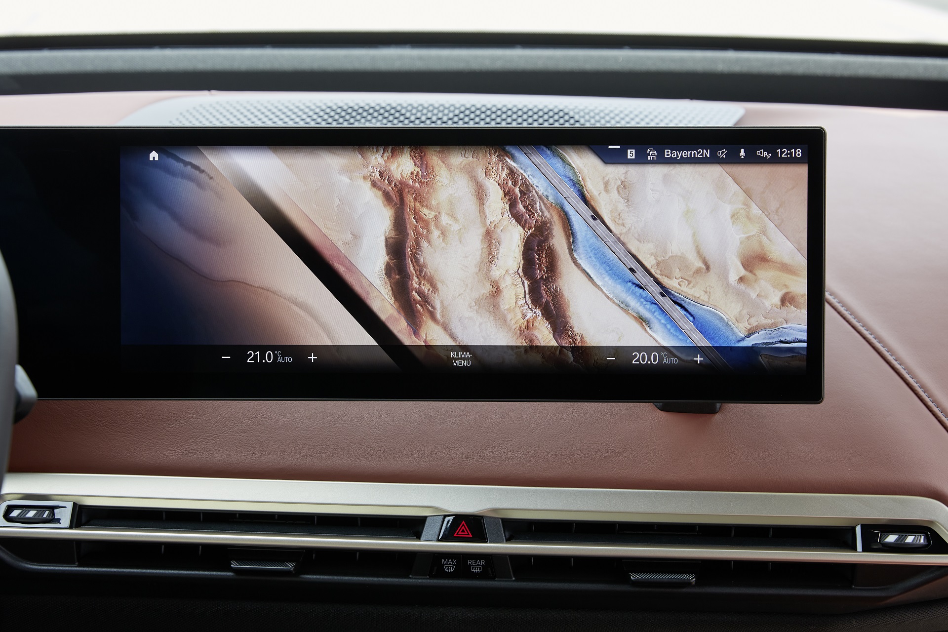 Download 2022 BMW iX xDrive40 - Central Console HD Wallpaper 1920x1280 #156