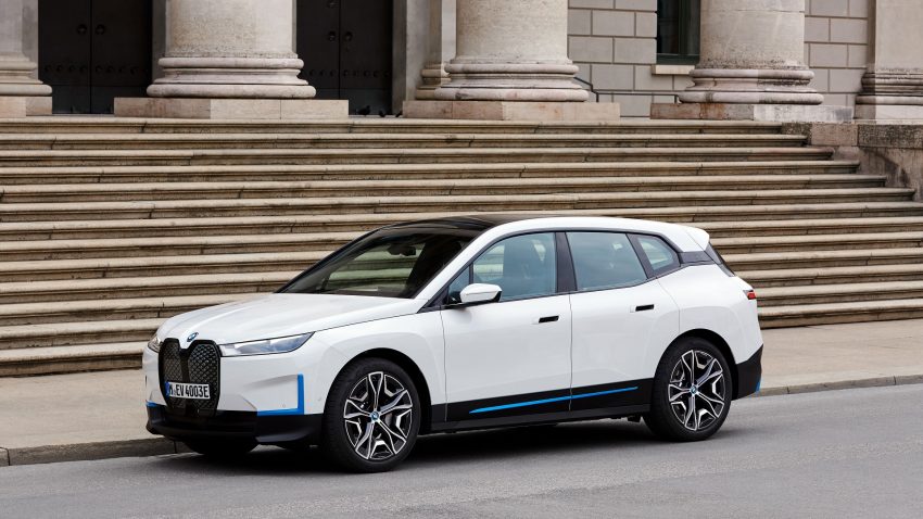 2022 BMW iX xDrive40 - Front Three-Quarter Wallpaper 850x478 #104
