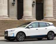 2022 BMW iX xDrive40 - Front Three-Quarter Wallpaper 190x150