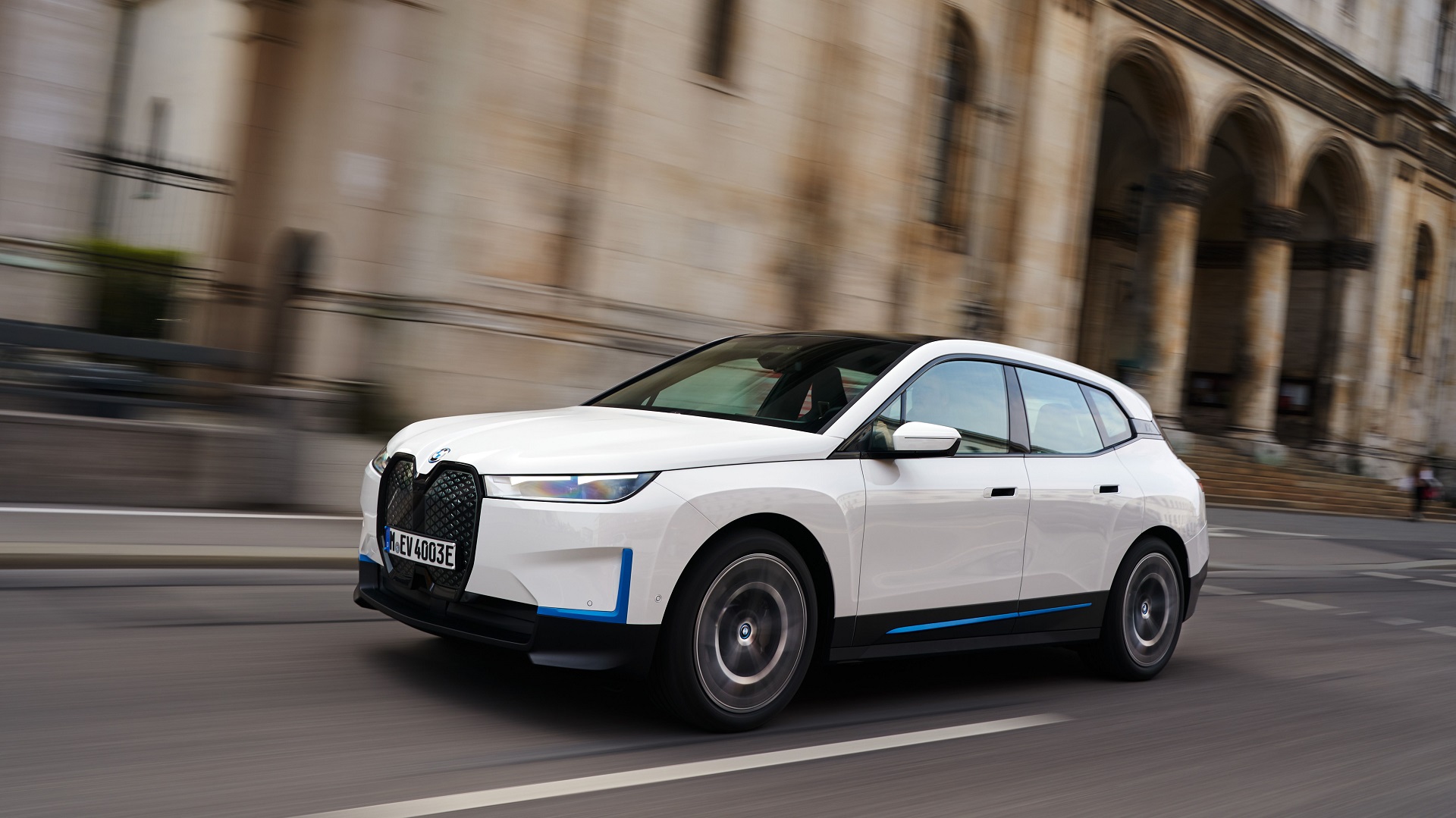 Download 2022 BMW iX xDrive40 - Front Three-Quarter HD Wallpaper 1920x1079 #76