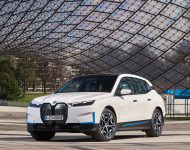 2022 BMW iX xDrive40 - Front Three-Quarter Wallpaper 190x150