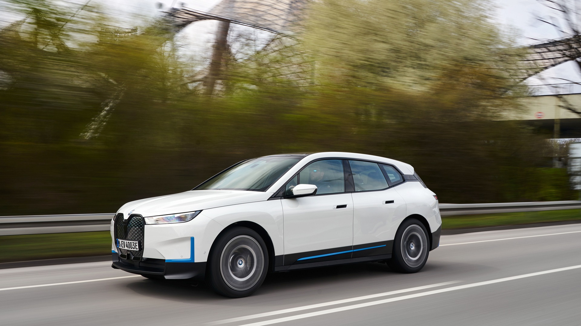 Download 2022 BMW iX xDrive40 - Front Three-Quarter HD Wallpaper 1920x1080 #16