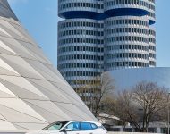 2022 BMW iX xDrive40 - Front Three-Quarter Wallpaper 190x150