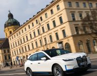 2022 BMW iX xDrive40 - Front Three-Quarter Wallpaper 190x150