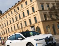 2022 BMW iX xDrive40 - Front Three-Quarter Wallpaper 190x150