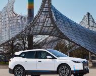 2022 BMW iX xDrive40 - Front Three-Quarter Wallpaper 190x150