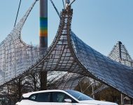 2022 BMW iX xDrive40 - Front Three-Quarter Wallpaper 190x150