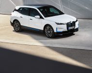 2022 BMW iX xDrive40 - Front Three-Quarter Wallpaper 190x150