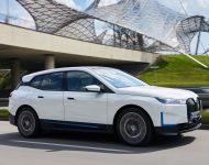 2022 BMW iX xDrive40 - Front Three-Quarter Wallpaper 190x150