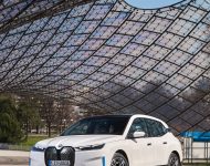 2022 BMW iX xDrive40 - Front Three-Quarter Wallpaper 190x150