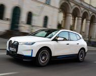 2022 BMW iX xDrive40 - Front Three-Quarter Wallpaper 190x150