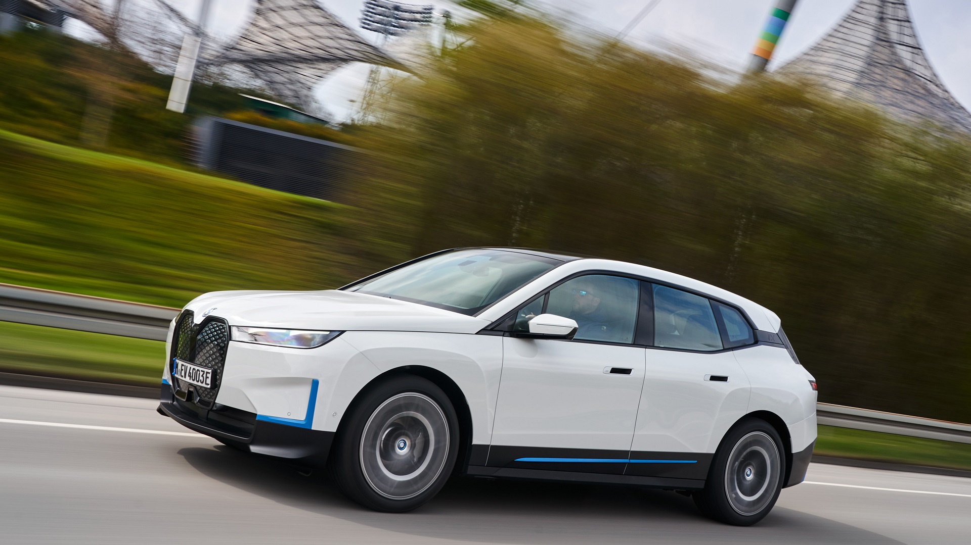 Download 2022 BMW iX xDrive40 - Front Three-Quarter HD Wallpaper 1920x1079 #56