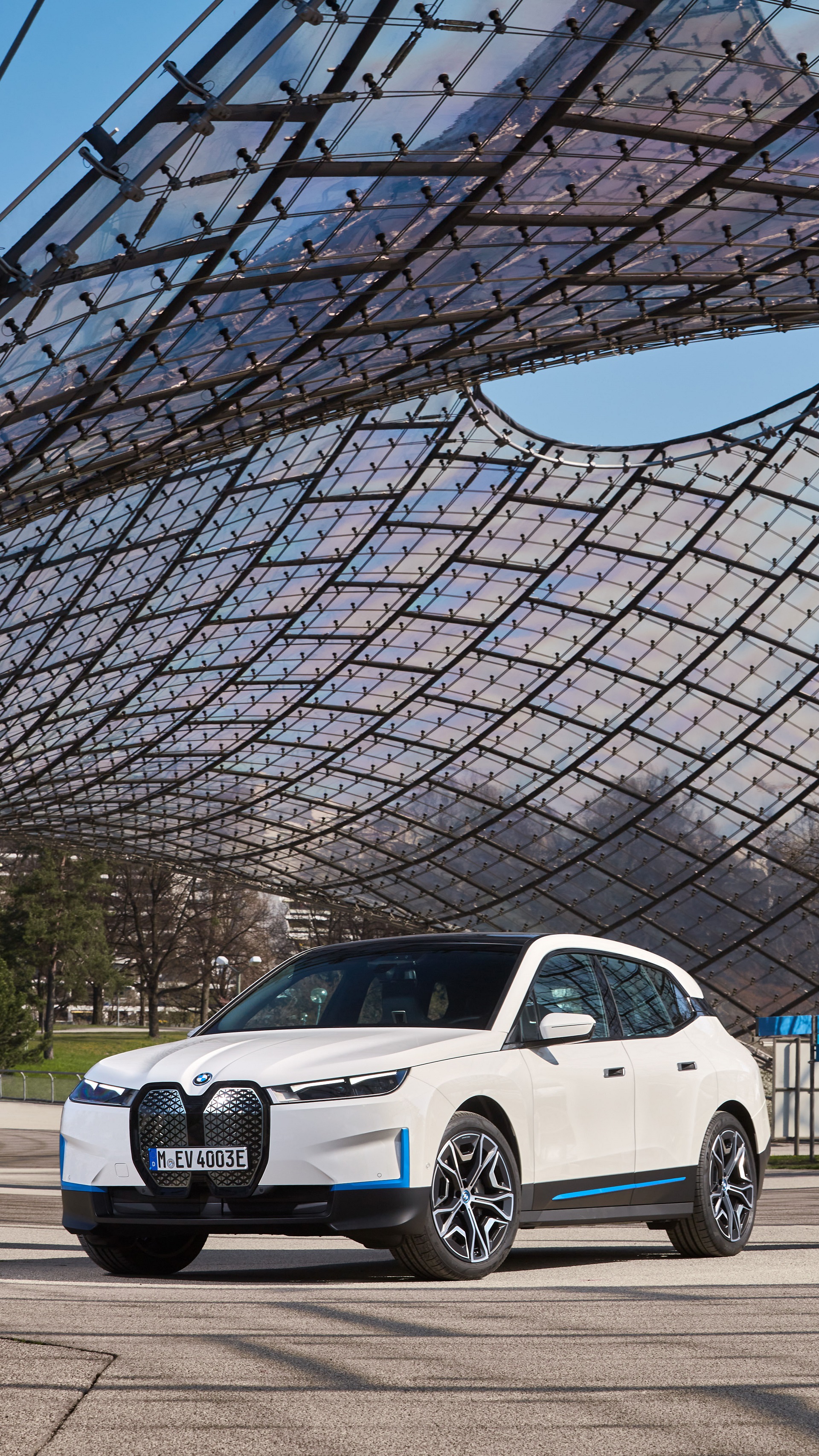 Download 2022 BMW iX xDrive40 - Front Three-Quarter HD Phone Wallpaper 1920x3413 #37