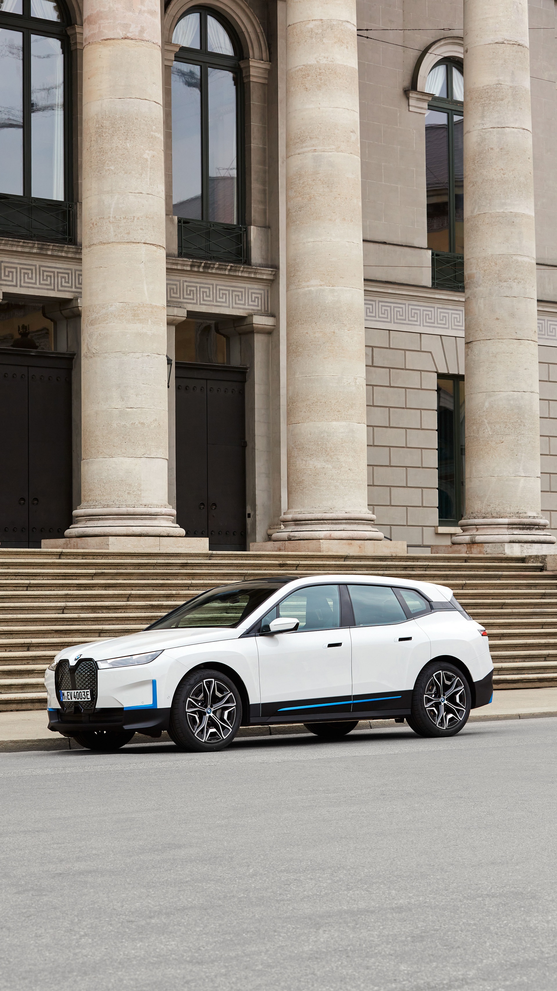 Download 2022 BMW iX xDrive40 - Front Three-Quarter HD Phone Wallpaper 1920x3413 #107