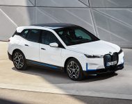 2022 BMW iX xDrive40 - Front Three-Quarter Wallpaper 190x150