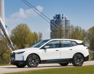 2022 BMW iX xDrive40 - Front Three-Quarter Wallpaper 190x150