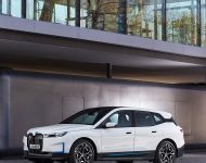 2022 BMW iX xDrive40 - Front Three-Quarter Wallpaper 190x150