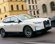 2022 BMW iX xDrive40 - Front Three-Quarter Wallpaper 190x150