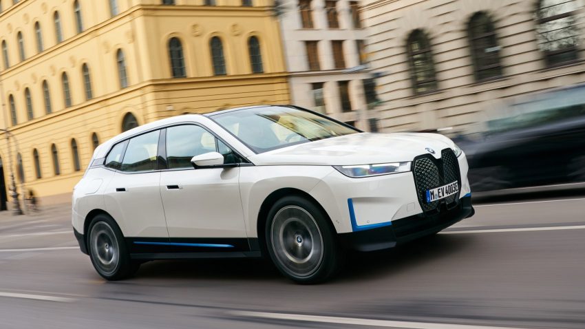 2022 BMW iX xDrive40 - Front Three-Quarter Wallpaper 850x478 #80