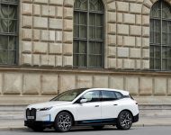 2022 BMW iX xDrive40 - Front Three-Quarter Wallpaper 190x150