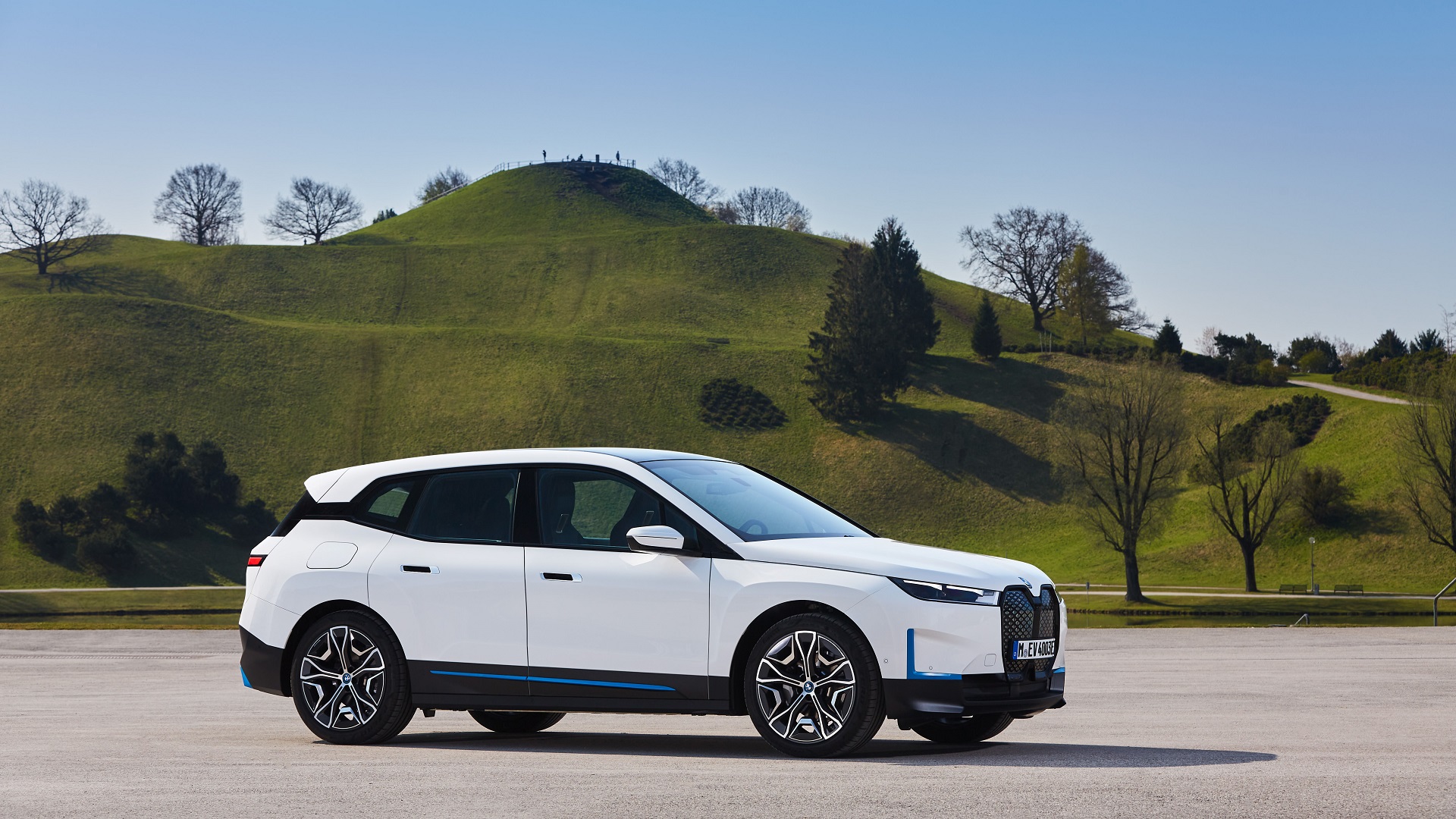 Download 2022 BMW iX xDrive40 - Front Three-Quarter HD Wallpaper 1920x1080 #41