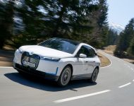 2022 BMW iX xDrive40 - Front Three-Quarter Wallpaper 190x150