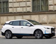 2022 BMW iX xDrive40 - Front Three-Quarter Wallpaper 190x150