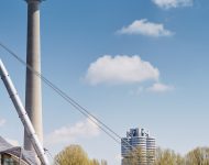 2022 BMW iX xDrive40 - Front Three-Quarter Wallpaper 190x150