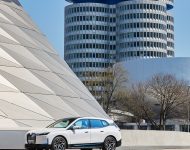 2022 BMW iX xDrive40 - Front Three-Quarter Wallpaper 190x150