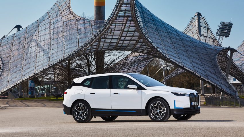 2022 BMW iX xDrive40 - Front Three-Quarter Wallpaper 850x478 #43