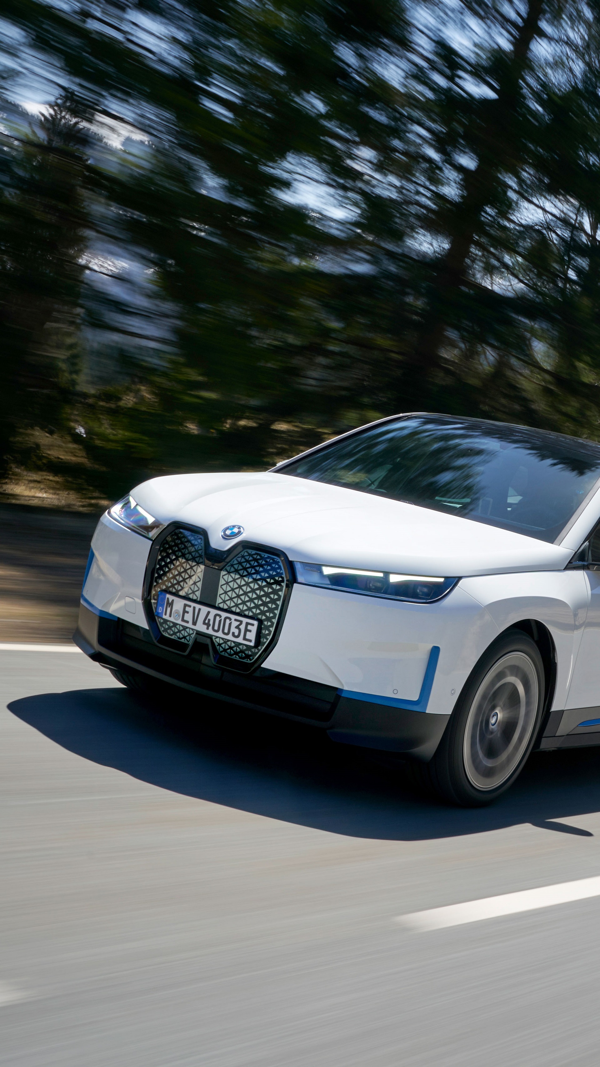 Download 2022 BMW iX xDrive40 - Front Three-Quarter HD Phone Wallpaper 1920x3413 #5