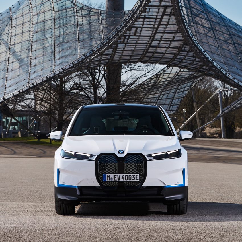 2022 BMW iX xDrive40 - Front Wallpaper 850x850 #48