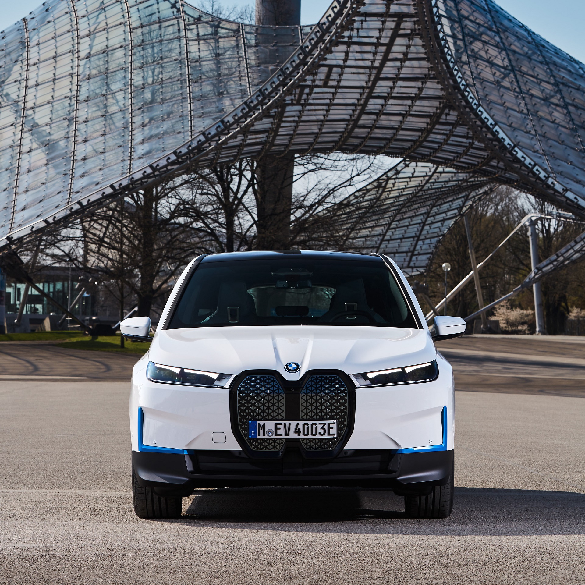 Download 2022 BMW iX xDrive40 - Front HD Wallpaper 1920x1920 #48