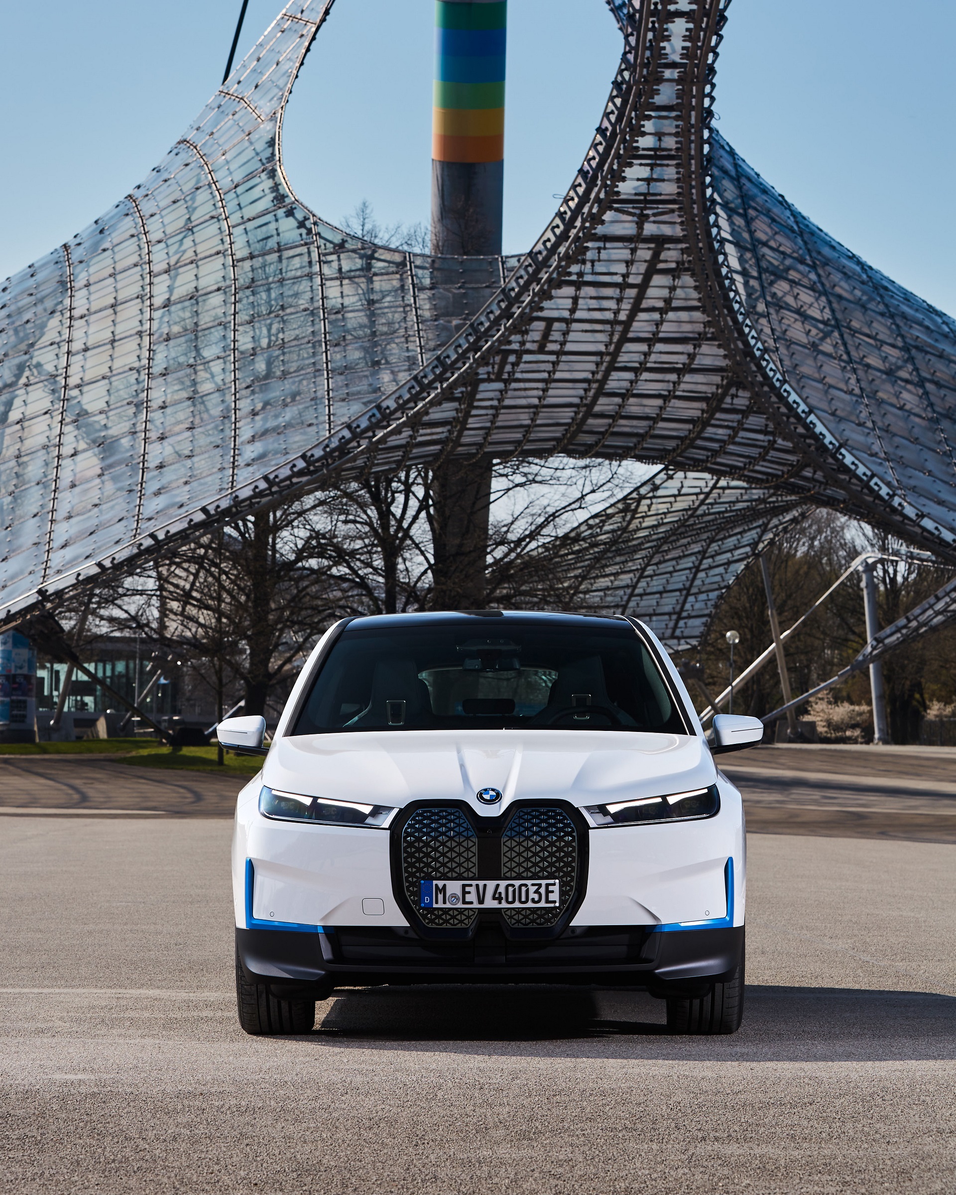 Download 2022 BMW iX xDrive40 - Front HD Phone Wallpaper 1920x2400 #49