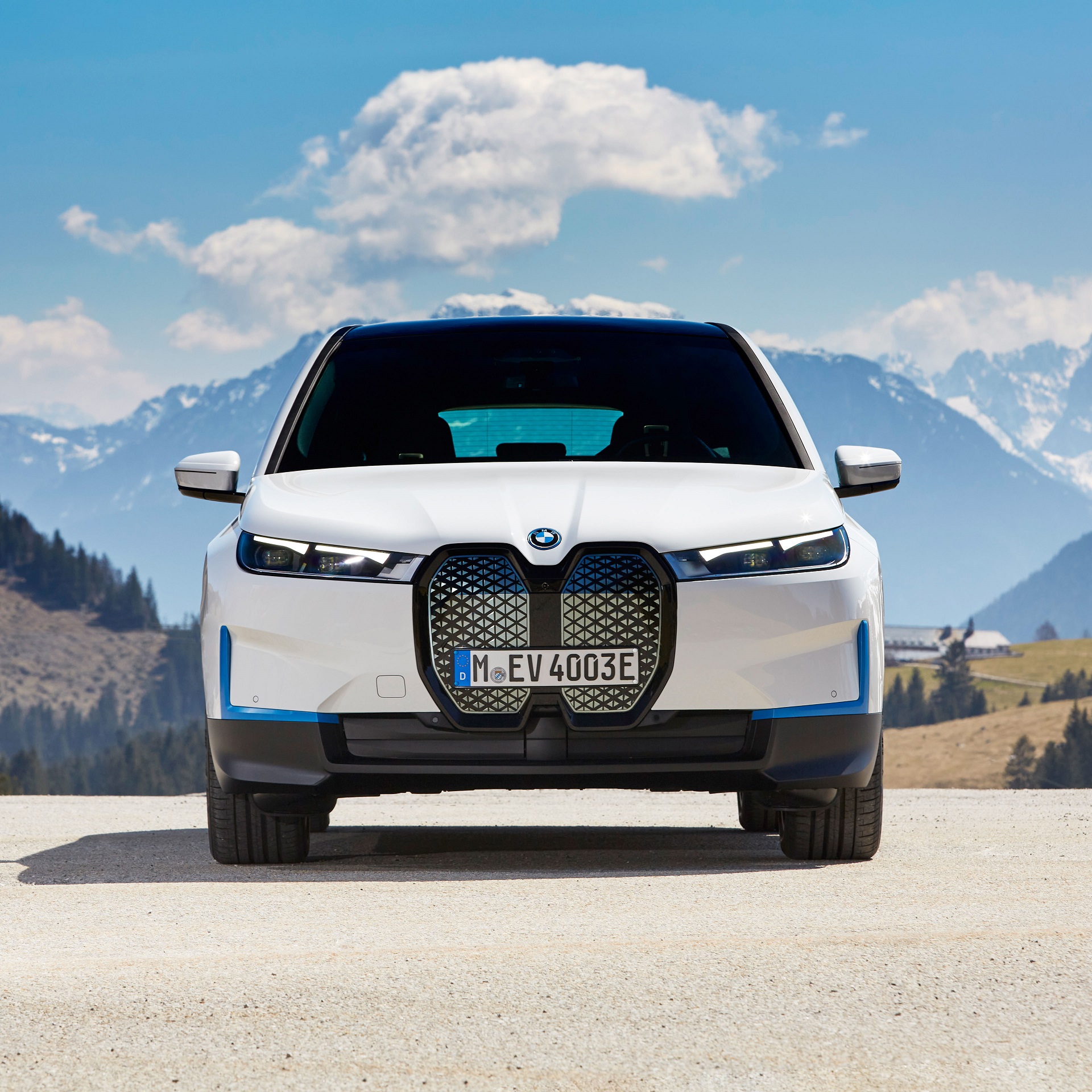 Download 2022 BMW iX xDrive40 - Front HD Wallpaper 1920x1920 #27