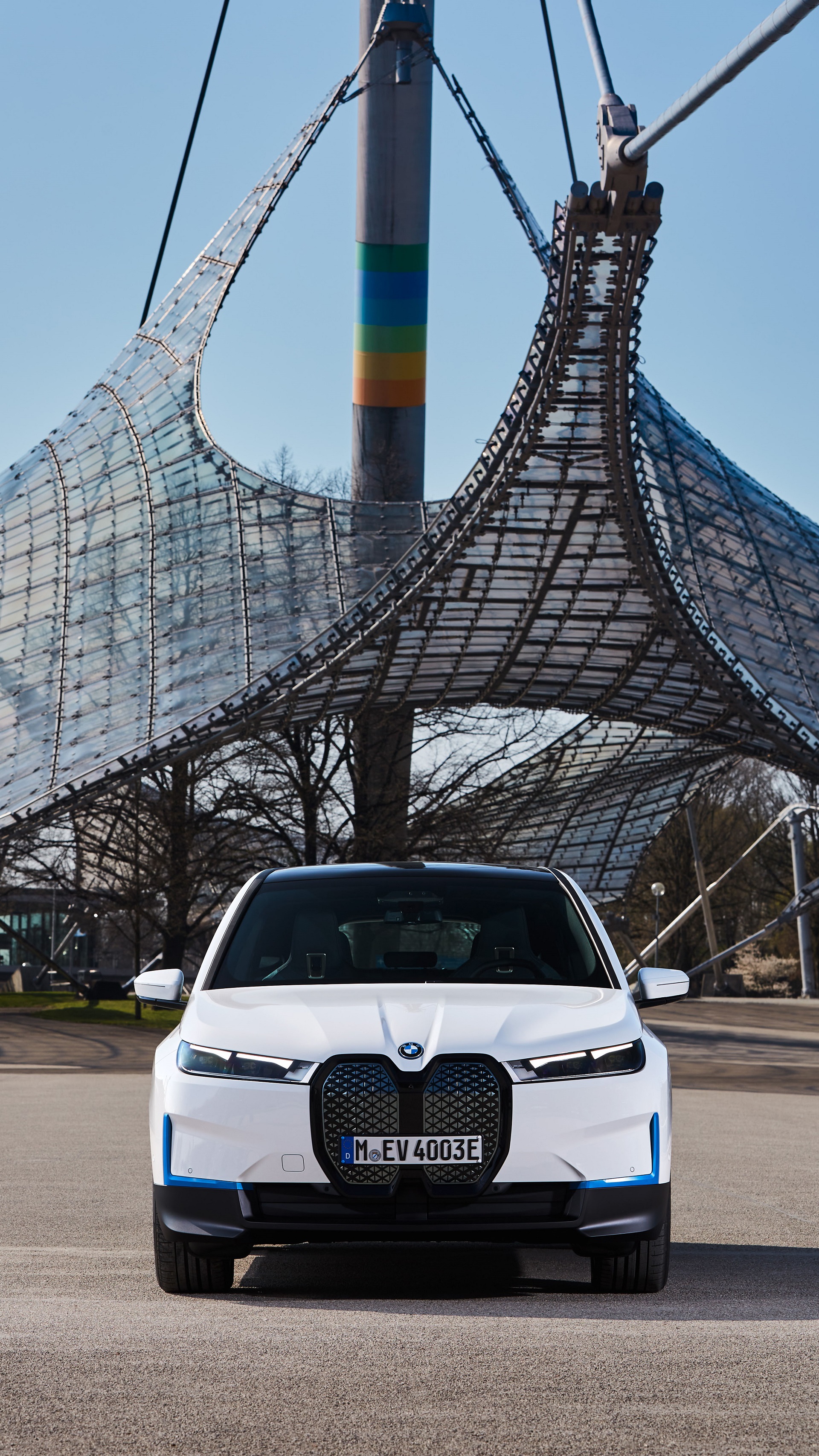 Download 2022 BMW iX xDrive40 - Front HD Phone Wallpaper 1920x3412 #50