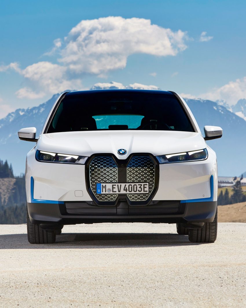 2022 BMW iX xDrive40 - Front Phone Wallpaper 850x1063 #28