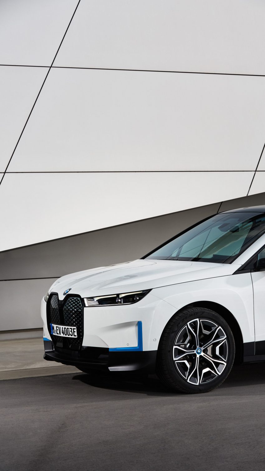 2022 BMW iX xDrive40 - Front Phone Wallpaper 850x1511 #138