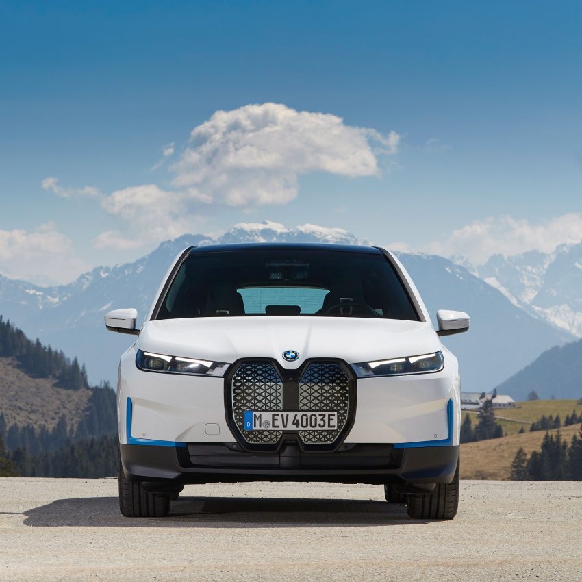 2022 BMW iX xDrive40 - Front Wallpaper 850x850 #29