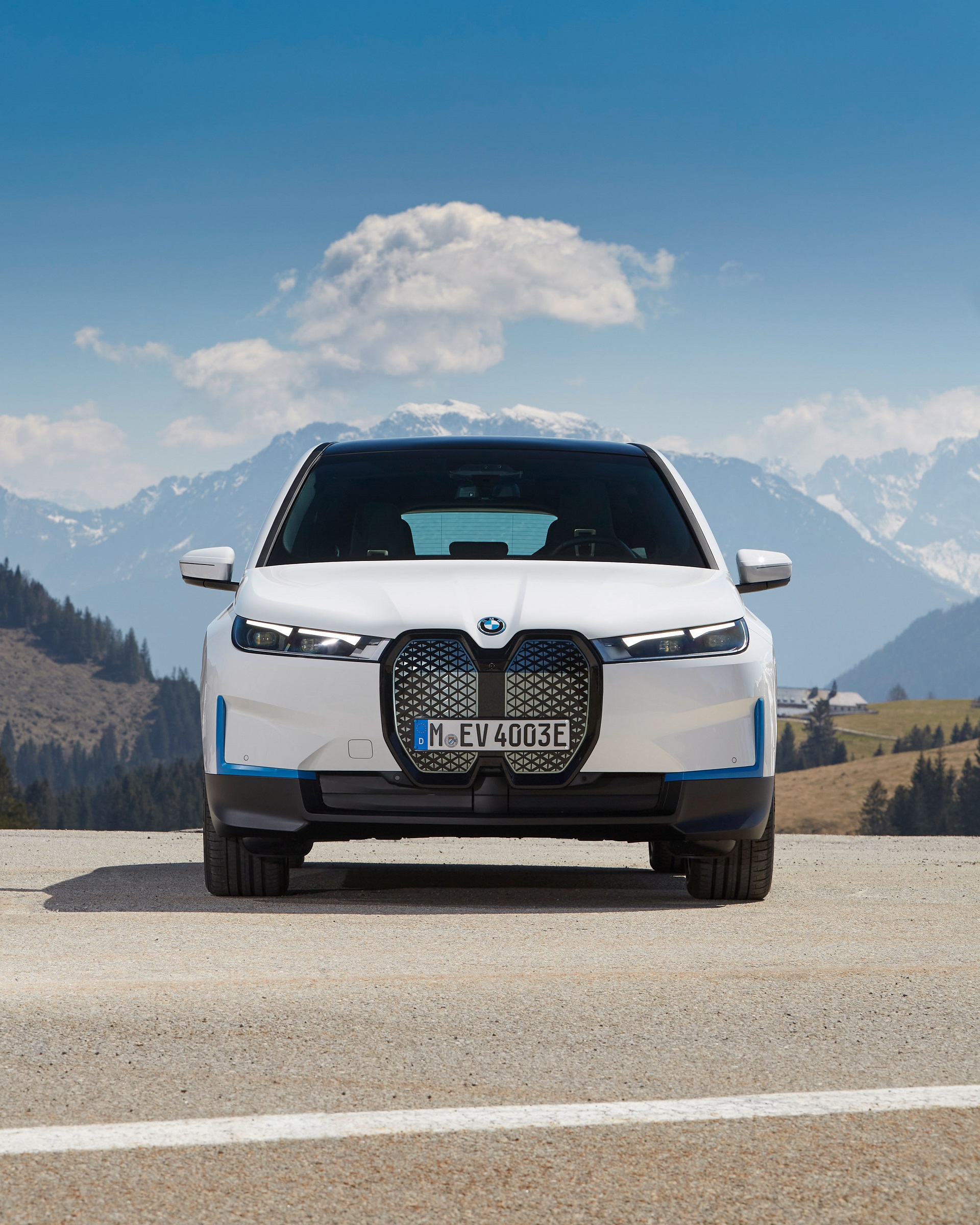 Download 2022 BMW iX xDrive40 - Front HD Phone Wallpaper 1920x2400 #30